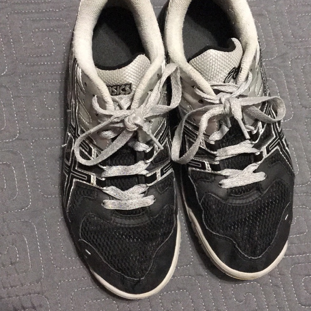Women’s ASICS - Picture 2 of 3